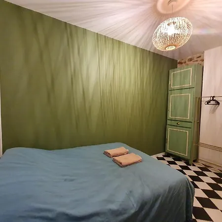Apartment Sweet Marc Seguin *